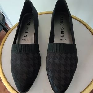Anne Klein Robbie Black stretch dress flats. Size 10